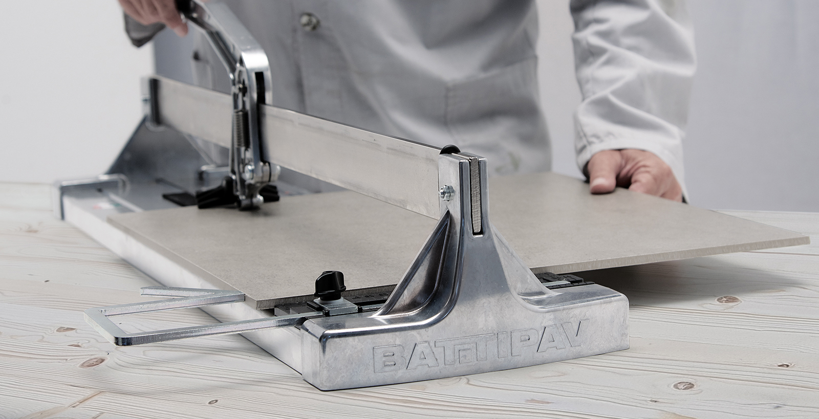 LEGGERA: innovative, solid and light weight quality tile cutter